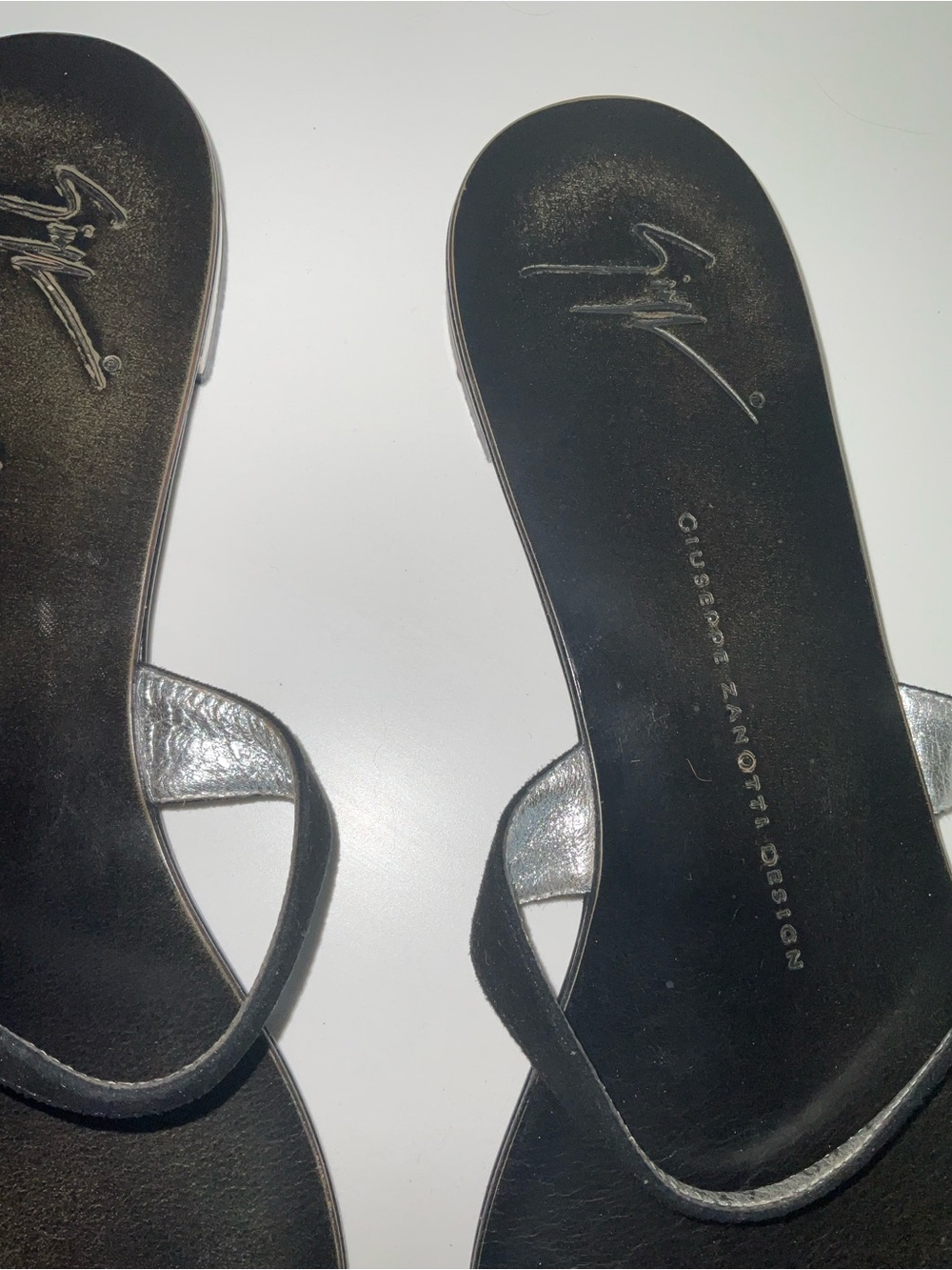 Giuseppe Zanotti Black Patent Leather Crystal Toe-Ring Sandals - Picture 3 of 9